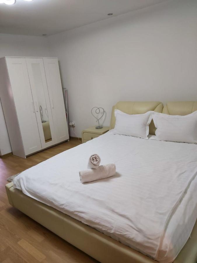 Avrig-Ferdinand Studio Bukarest Exteriör bild