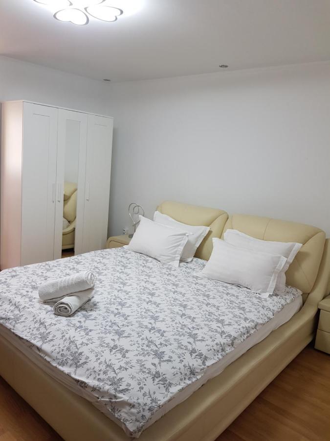 Avrig-Ferdinand Studio Bukarest Exteriör bild