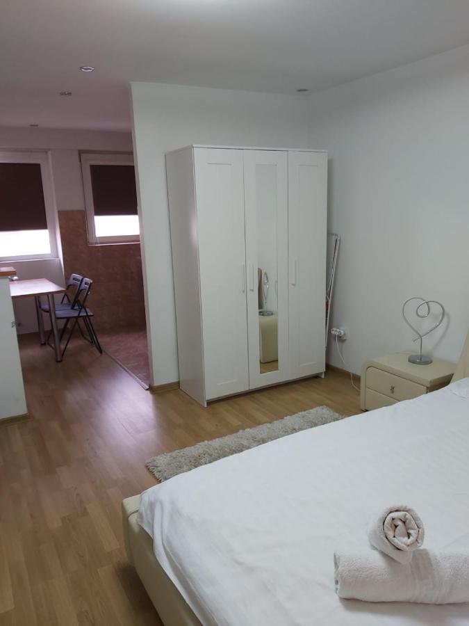 Avrig-Ferdinand Studio Bukarest Exteriör bild